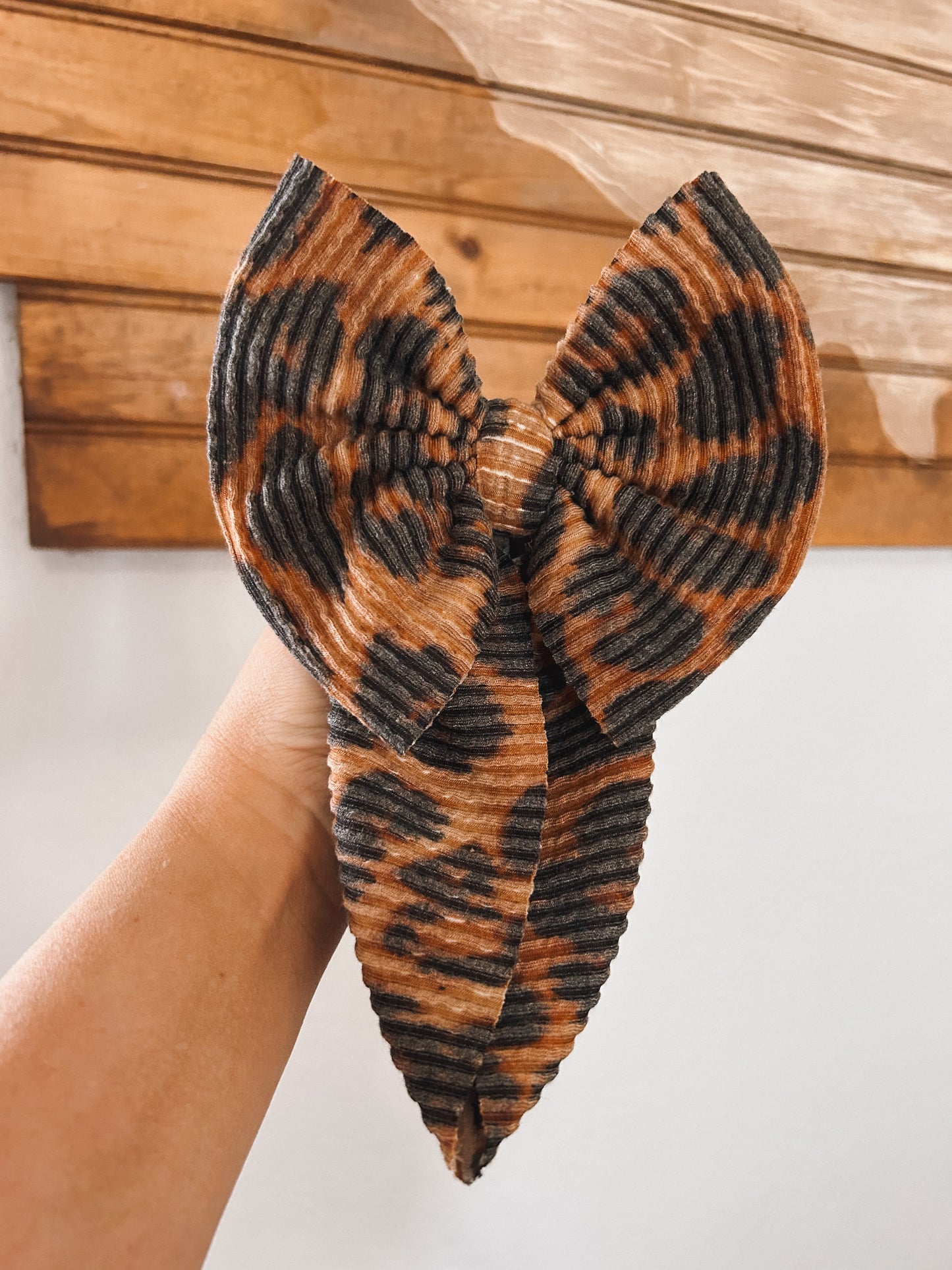 RIBBED CHEETAH BOW