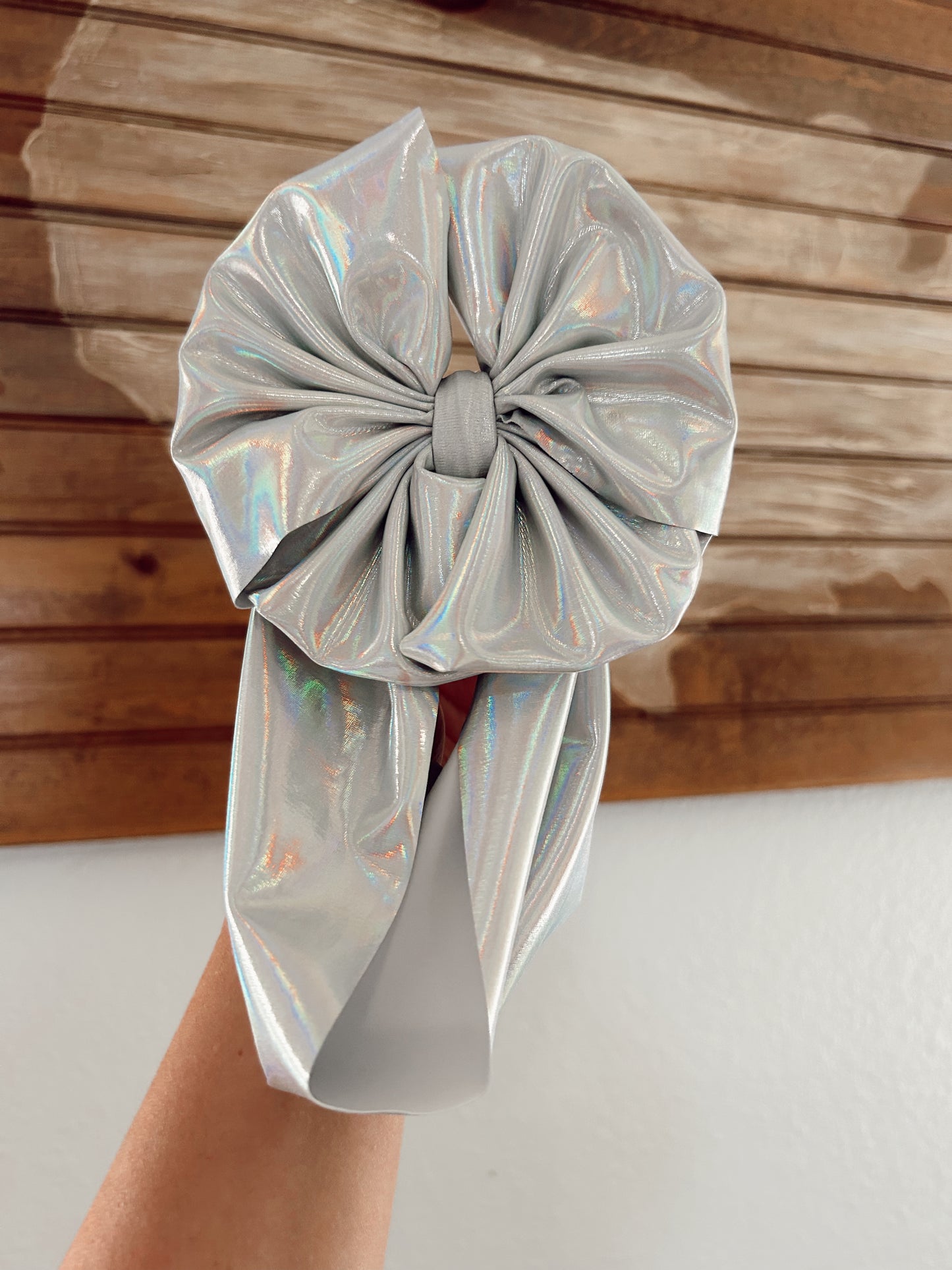 IRIDESCENT FOIL BOW