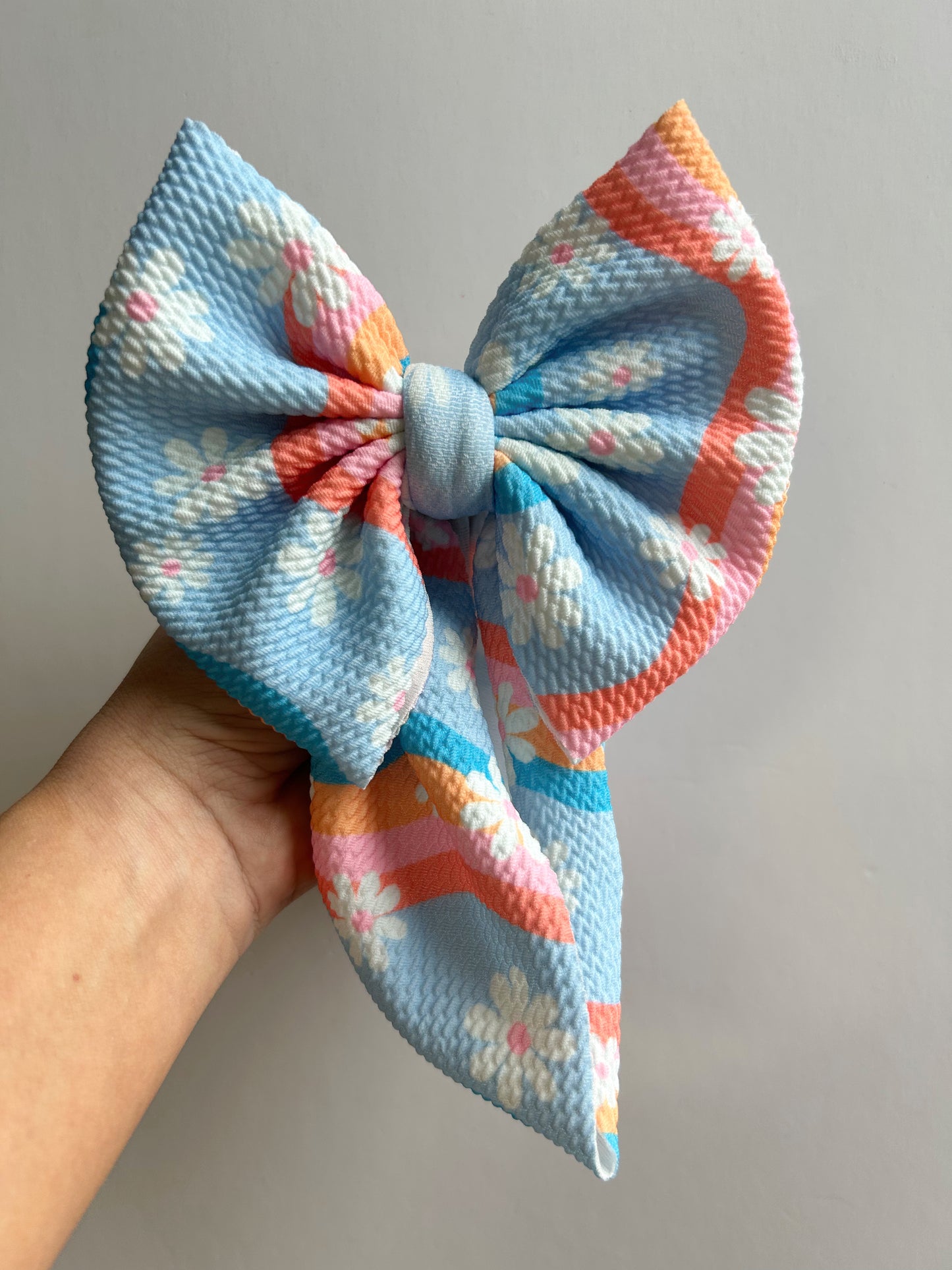 PASTEL DAISY WAVES BOW